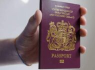 İNGİLTERE KORONAVİRÜS PASAPORTU İÇİN DÜĞMEYE BASTI!