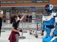 HAVALİMANLARINDAKİ YENİ DÖNEME ROBOTLAR DA KATILDI !