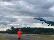 UKRAYNA SAVAŞ UÇAKLARINDAN OTOYOLDA İLGİNÇ DENEME (videolu)