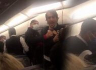 UÇAKTA MASKE ARBEDESİ!