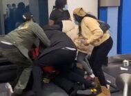 HAVALİMANINDA BAGAJ KAVGASI: 2 YARALI (videolu)