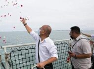 KAZAZEDELERİN ANISINA DENİZE ÇİÇEK BIRAKILDI