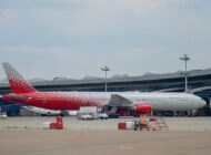 İNİŞ TAKIMLARI ARIZALANAN UÇAK GÜÇLÜKLE İNDİ !