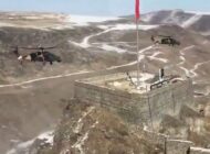 ATAK HELİKOPTERİ TÜRK BAYRAĞINI BÖYLE SELAMLADI (videolu)