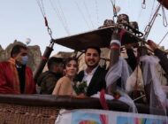 DÜNYA EVİNE SICAK HAVA BOLONUNDA GİRDİLER