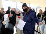 UKRAYNA’DAN GELEN TURİSTLER ÇİÇEKLERLE KARŞILANDI