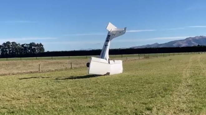 EĞİTİM UÇUŞUNDA BURUN ÜSTÜ DÜŞTÜ!