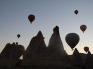 KAPADOKYA’DA  BALONLAR 21 GÜN SONRA GÖKYÜZÜYLE BULUŞTU