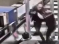 HAVALİMANINA MASKESİZ GİREN YOLCU GÖREVLİLERE SALDIRDI!