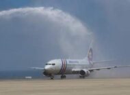 ÜRDÜN’DEN TRABZON!A GELEN İLK UÇAK SU TAKIYLA KARŞILANDI