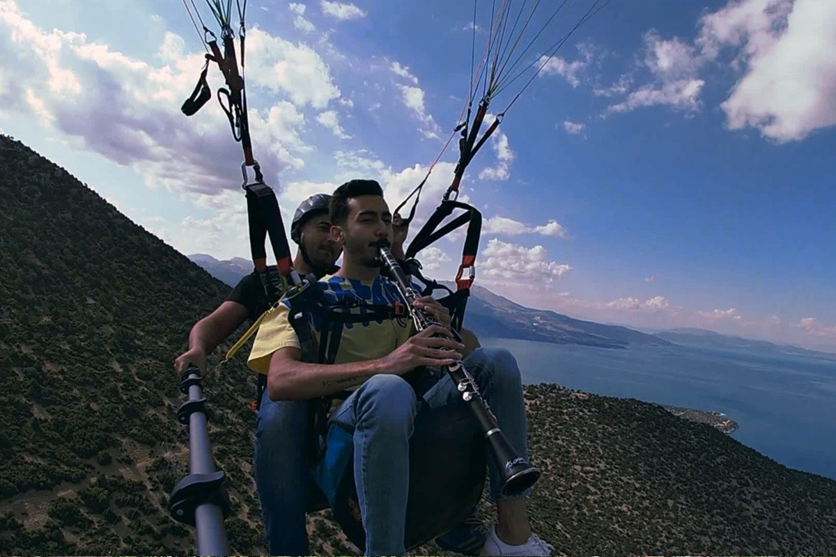 EĞRİDİR GÖLÜ İÇİN GÖKYÜZÜNDE KLARNET ÇALDI!