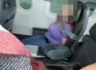 HAVADA PANİK ANLARI!YOLCUYU BANTLADILAR(videolu)