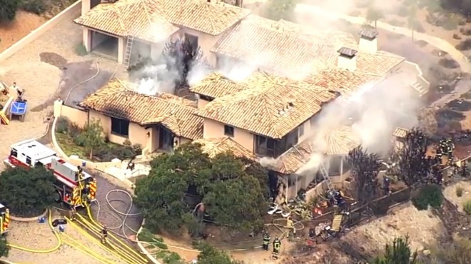 ABD’DE UÇAK EVİN ÜZERİNE DÜŞTÜ!