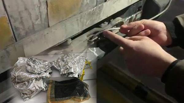 AHL’DEKİ TIRDA FOLYAYA SARILI 2 KAÇAK GÖÇEN YAKALANDI