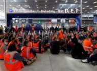 PARİS’TE GREV YAPAN ÇALIŞANLAR TEMİNALİ KAPATTI