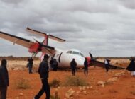 YOLCU UÇAĞI TOPRAK ZEMİNE ACİL İNİŞ YAPTI