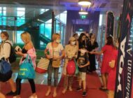 DALAMAN’A GELEN RUS TURİST KAFİLESİNE ÇİÇEKLİ KARŞILAMA