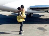 13 YIL SONRA UÇAĞA BİNDİ, SEVGİLİSİNE BÖYLE TEŞEKKÜR ETTİ