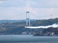 DÜNYA REKORUNU İSTANBUL BOĞAZI’NDAKİ UÇUŞLA KUTLADI