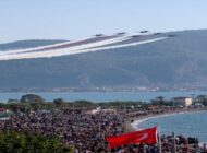 TÜRK YILDIZLARI FETHİYE’DE GÖSTERİ UÇUŞU YAPTI