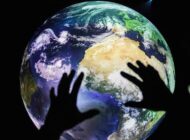 NASA AY’A İNSANLI UÇUŞU ERTELEDİ