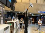 UÇUŞU İPTAL OLAN YOLCULAR ORTALIĞI KARIŞTIRDI (videolu)