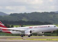 UÇAK TUVALETİNDE YENİ DOĞMUŞ BEBEK BULUNDU!