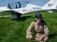 DÜNYAYI DOLAŞAN EN GENÇ KADIN PİLOT OLDU