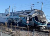 RAYLARA İNEN UÇAĞA TREN ÇARPTI!