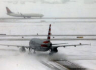 ABD’DEKİ KAR FIRTINASI UÇAK SEFERLERİNİ VURDU!