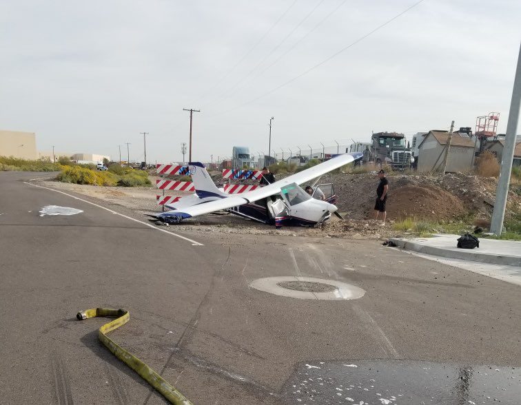 MOTORU ARIZA YAPAN UÇAK YOLA İNDİ