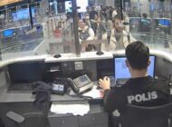 FETÖ ÜYESİ SAHTE PASAPORTLA YAKALANDI