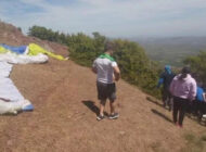 UÇUŞ SIRASINDA DÜŞEN PARAŞÜTÇÜLER HASTENEYE KALDIRILDI!