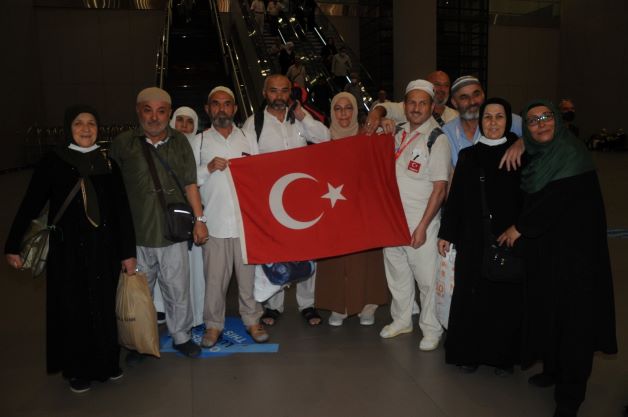 İLK HACA KAFİLESİ KUTSAL TOPRAKLARDAN DÖNDÜ