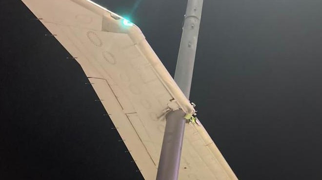 QATAR AİRWAYS UÇAĞI AYDINLATMA DİREĞİNE ÇARPTI