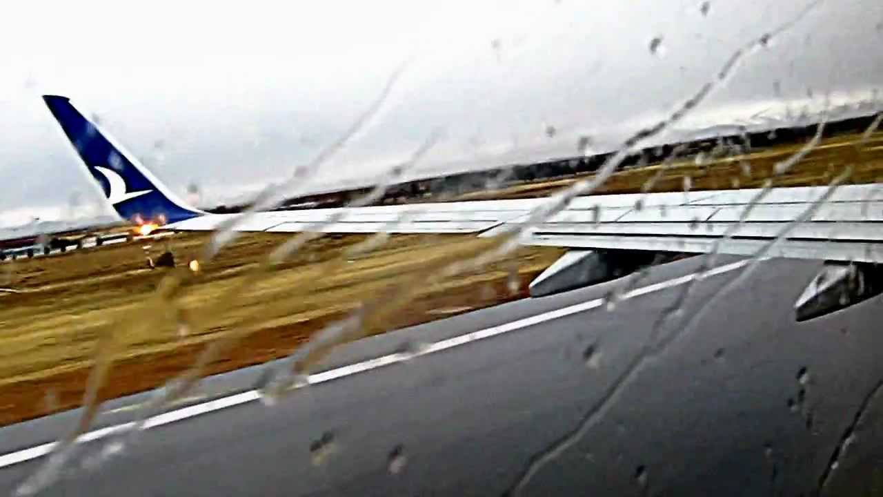 İSTANBUL’DA HAVA ULAŞIMINA YAĞMUR ENGELİ