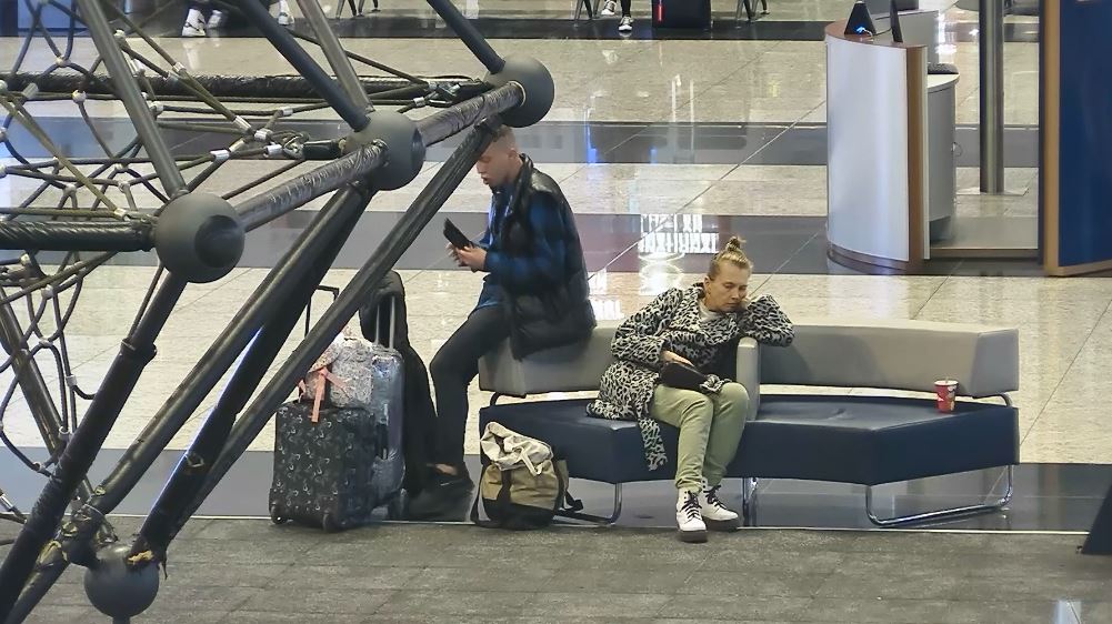 İSTANBUL HAVALİMANI’NDA HIRSIZA SÜÇÜSTÜ