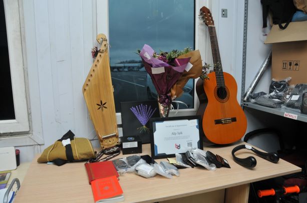 UNUTKAN YOLCULAR ÇOCUĞU BİLE ARABADA UNUTTU