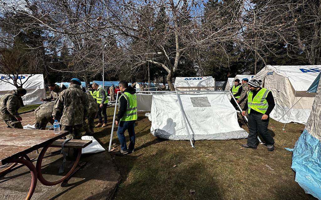 İSİMSİZLERTK, DEPREMZEDELER İÇİN YAŞAM ALANI KURUYOR