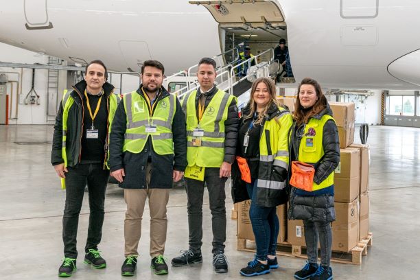 THY’NİN YENİ UÇAĞINI YARDIM MALZEMESİYLE GELDİ