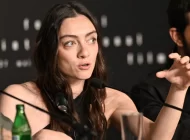 OYUNCU MERVE DİZDAR’IN UÇAK İSYANI!