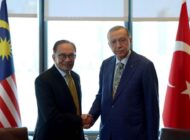 İKİ LİDER SABİHA GÖKÇEN’İ KONUŞTU