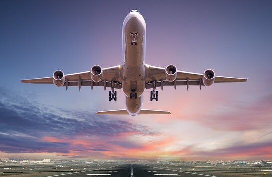 UÇAĞINI KAÇIRINCA APRONA GİRDİ