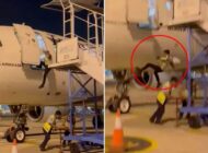 UÇAK KAPISINDAN YERE ÇAKILDI!