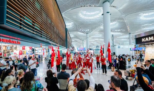 İSTANBUL HAVALİMANI’NDA 19 MAYIS COŞKUSU