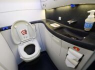 İSHAL OLAN YOLCU 90 DAKİKA TUVALETTE KALDI