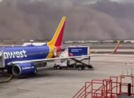 ABD’DEKİ KUM FIRTINASI UÇAKLARI ADETA YUTTU