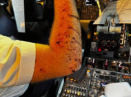 HAVADA CAMI ÇATLADI