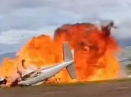 KALKIŞ YAPAN UÇAK PİSTE ÇAKILDI