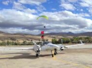 84 YIL SONRA İLK UÇAK İNDİ